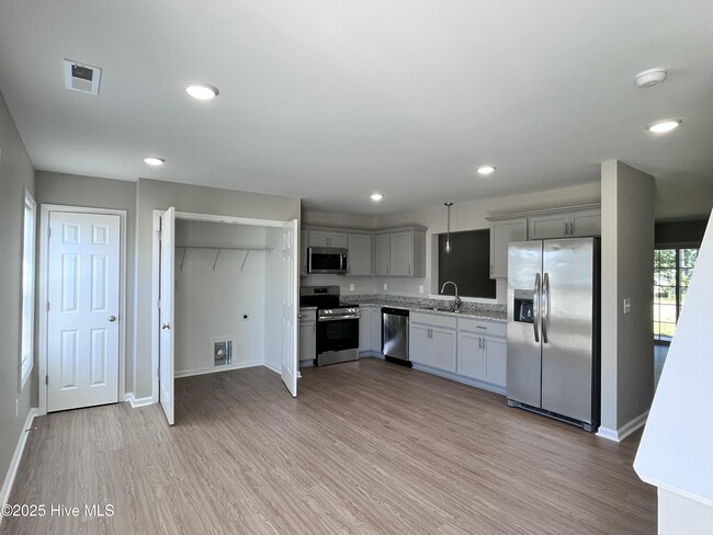 Building Photo - 1230 Masters Ln