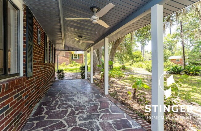 Foto del edificio - 706 Center Dr W