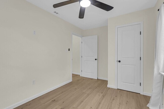 Foto del edificio - 332 Thomas Rd