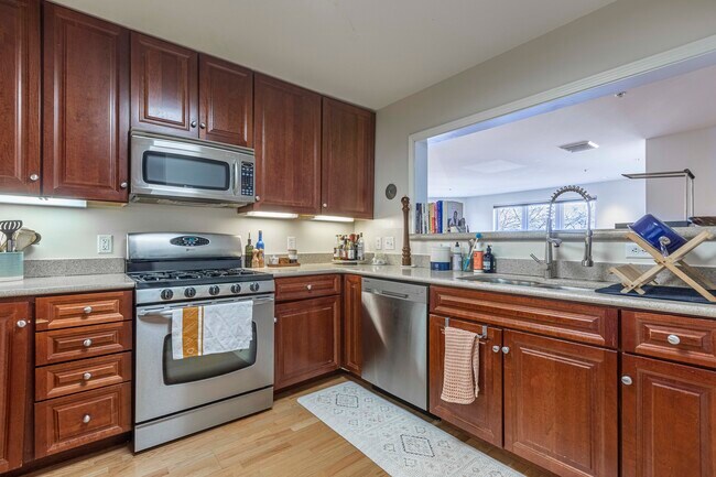 Foto del edificio - 318 Rindge Ave