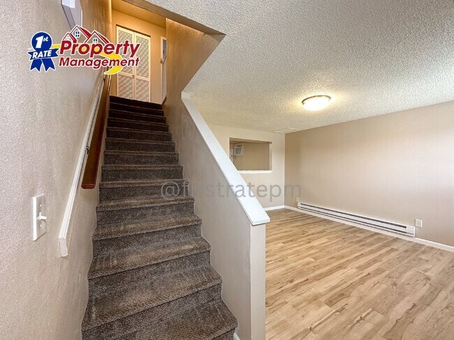 Foto del edificio - 6470 W Douglas St