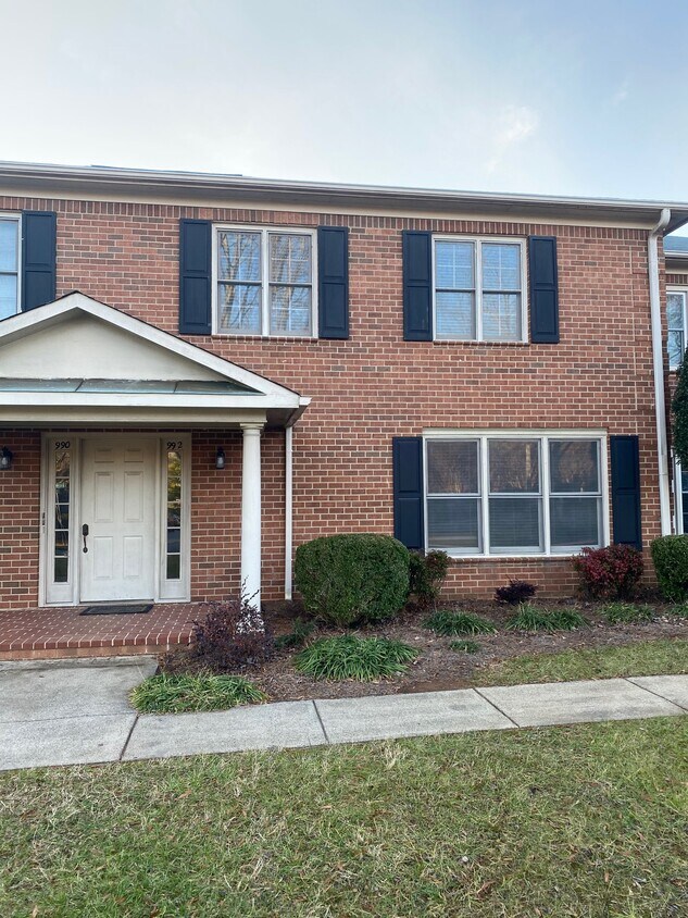 Primary Photo - 992 Lytchfield Pl