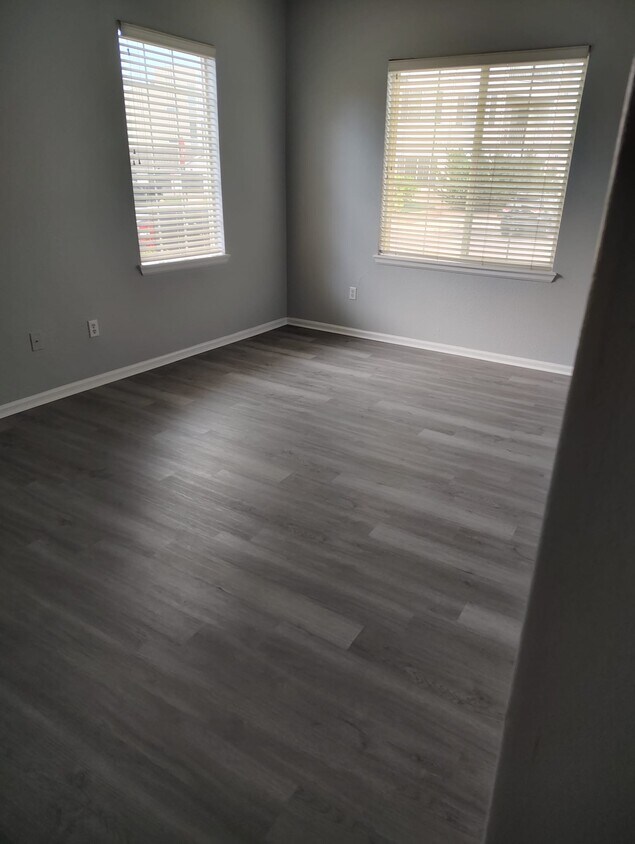 Foto principal - 15700 E Jamison Dr