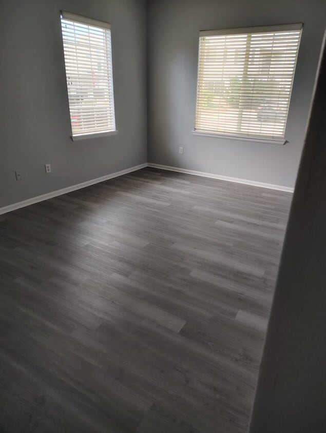 Primary Photo - 15700 E Jamison Dr