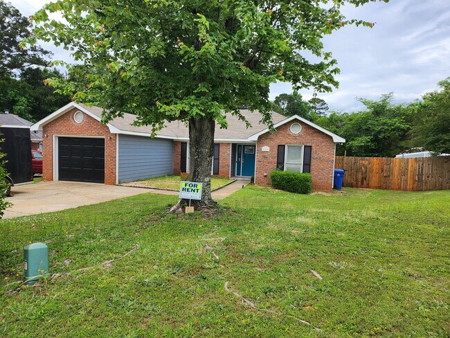 Foto del edificio - 2215 Birchwood Dr
