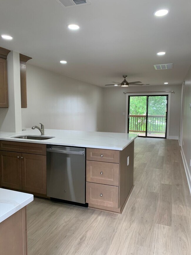 Foto del edificio - Completely Renovated 2 Bedroom 2 Bath Park Place Condo