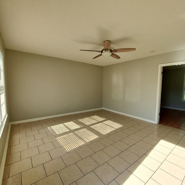 Building Photo - 5041 Appleville St