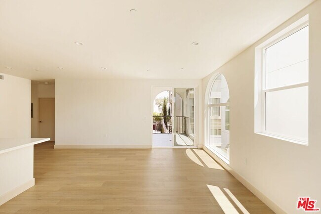 Foto del edificio - 738 N Vendome St