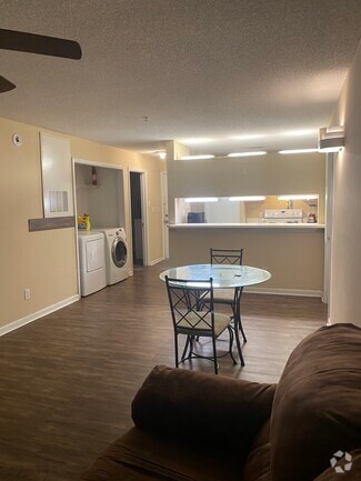Building Photo - 1221 University Ct