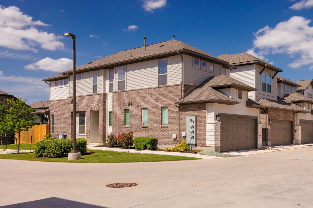 Primary Photo - Stylish 3 Bed, 2.5 Bath Home in Gated Roun...
