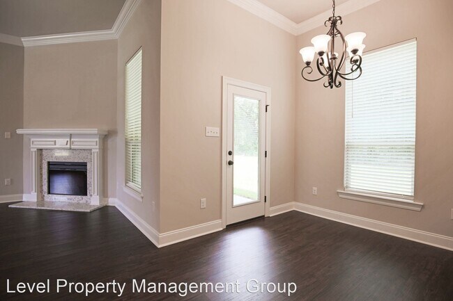 Foto del edificio - 3 br, 2 bath House - 524 Crackwillow Ave.