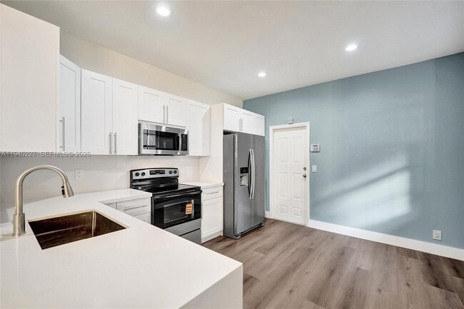 Foto del edificio - 1978 Madeira Dr