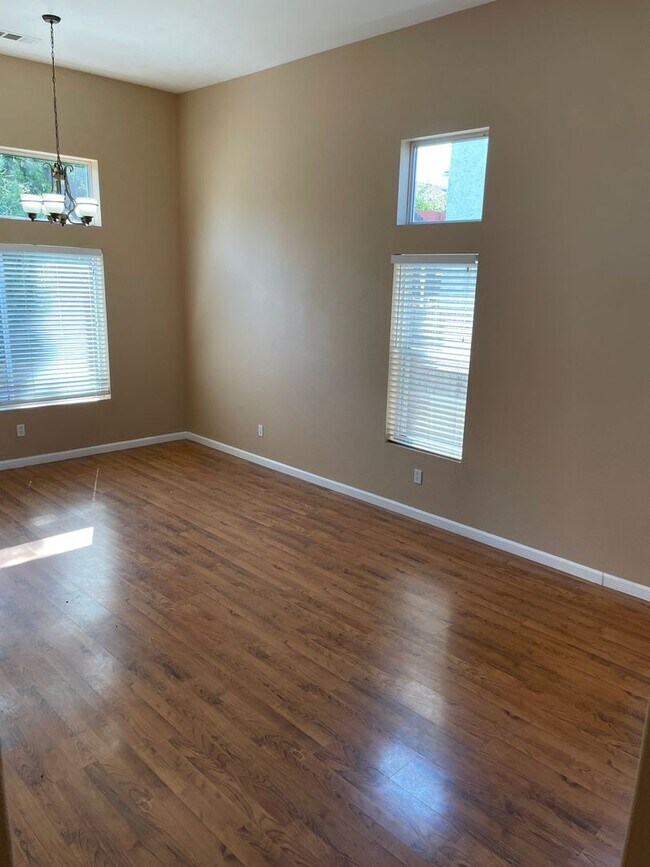 Foto del edificio - Beautiful Rocklin 4 Bedroom Home with 3 Ca...