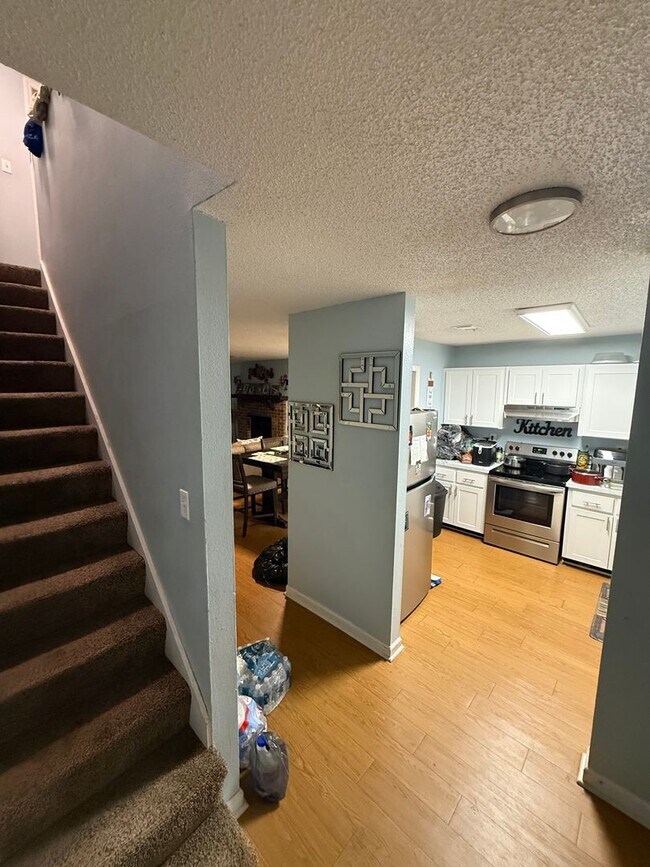 Foto del edificio - Upgraded 2BR/1.5BA Townhouse Apartment Con...