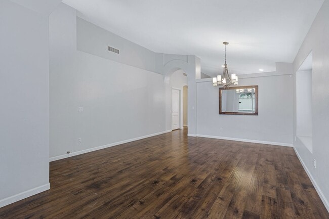 Foto del edificio - 4 Bedroom/2 Bathroom Remodeled home with S...