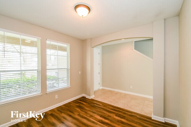 Building Photo - 1504 Falabella Dr