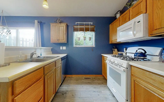 Building Photo - Well-Designed 3-Bedroom in Prime West Omah...