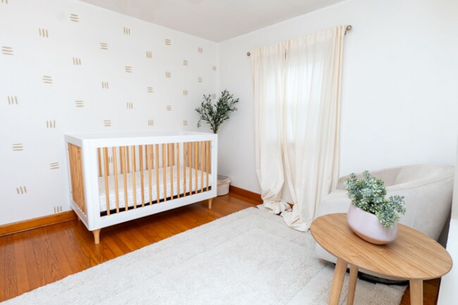 Building Photo - 1866 Paterson St