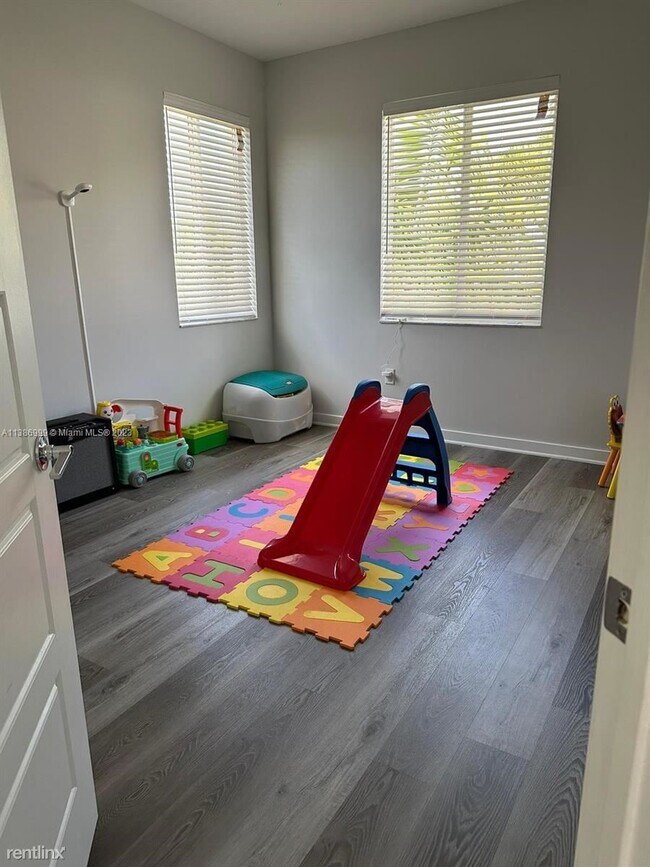 Foto del edificio - 4 br, 3 bath House - 17504 SW 153rd Ave