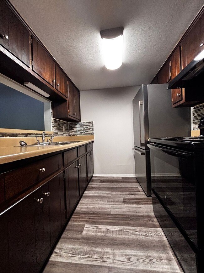 Foto del edificio - Updated 1 bed Apartment in Quiet Kettering Neighborhood - Schedule a tour now!