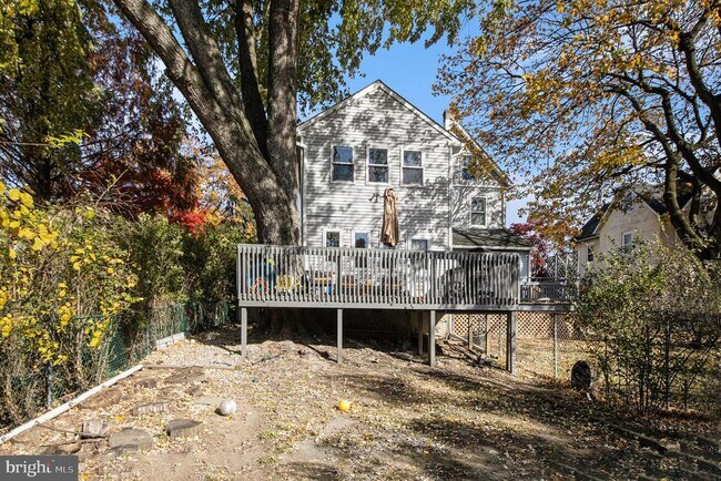 Foto del edificio - 7710 Queen St