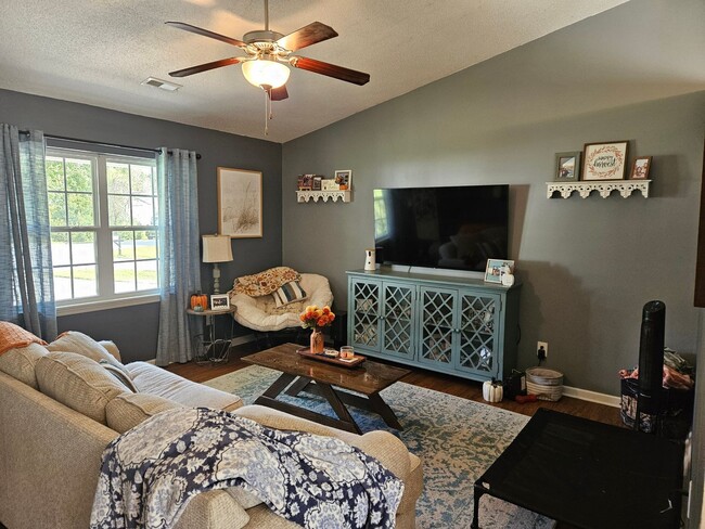Foto del edificio - Beautiful 3 bedroom 2 bath home in Sneads ...