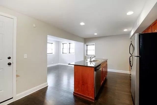 Building Photo - 932 W Wilson Ave
