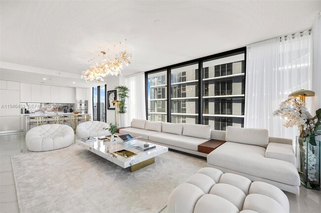 Building Photo - 700 NE 24th St