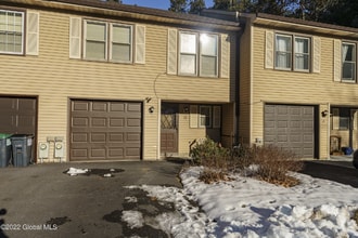 Building Photo - 12 Whispering Pines Rd