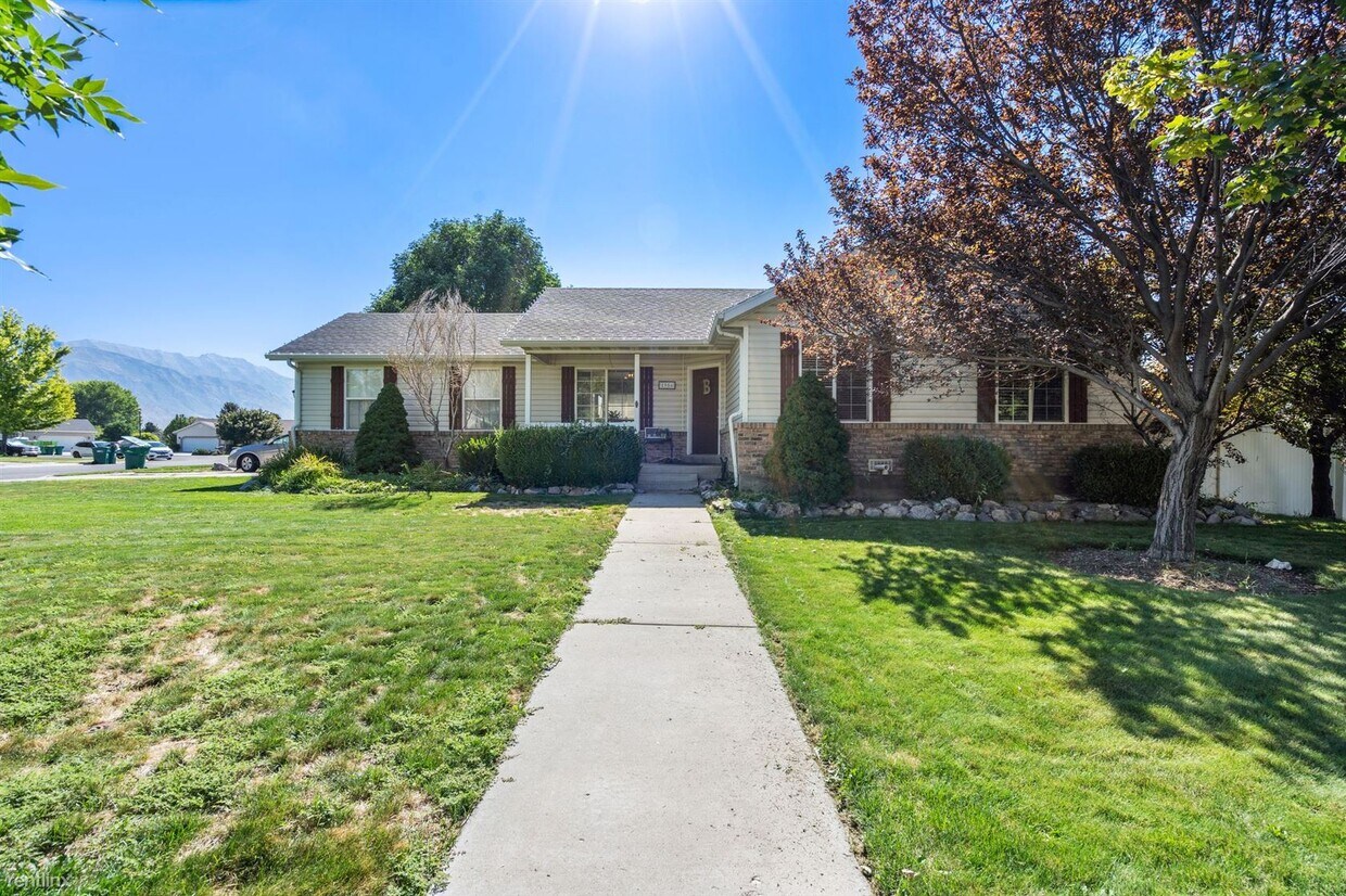 Primary Photo - 4 br, 3 bath House - 1956 Airport Drive