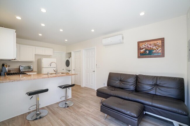 Foto del edificio - 2657 Barry Ave
