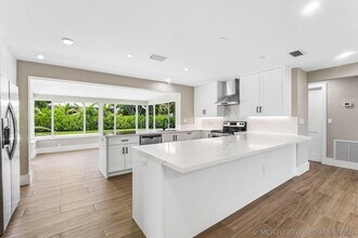Building Photo - 945 Westwind Dr