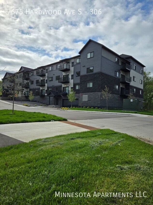 Primary Photo - Comfort & Convenience in Cottage Grove!