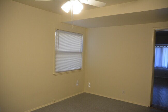 Bedroom - 601 N Holliston Ave