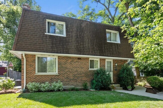 Foto del edificio - 2500 Green Bay Rd