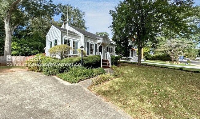 Foto del edificio - 812 Sycamore Dr