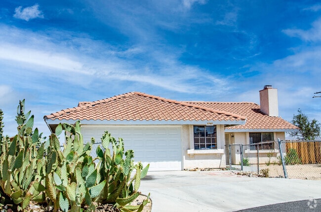 Building Photo - 5785 Hall Ln