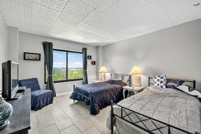 Building Photo - 801 S Ocean Dr