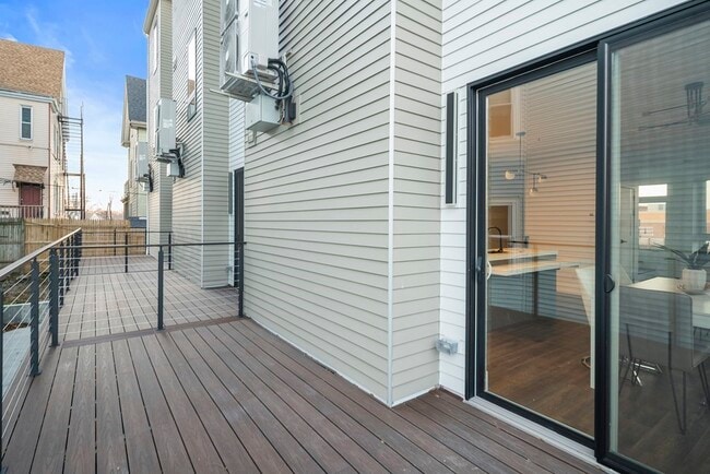 Building Photo - 29 Woodford St