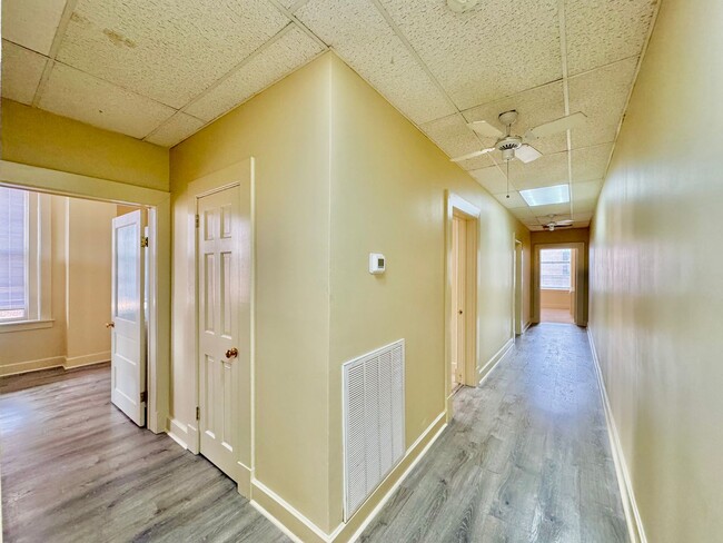 Foto del edificio - Downtown South Hill Apartment