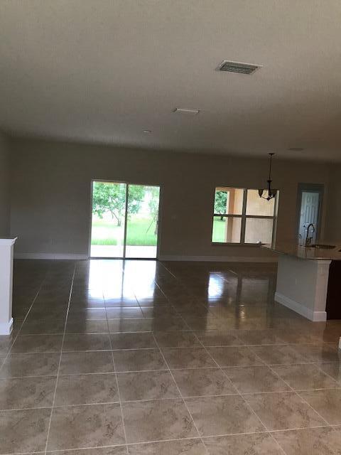 Building Photo - 1165 SW Eleuthera Ave