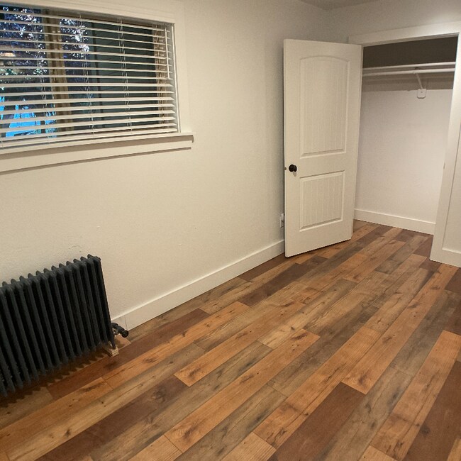 Foto del edificio - 733 E Warm Springs Ave