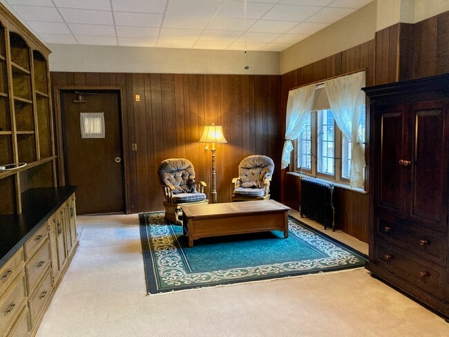 Living area - 1915 Logan Ave S