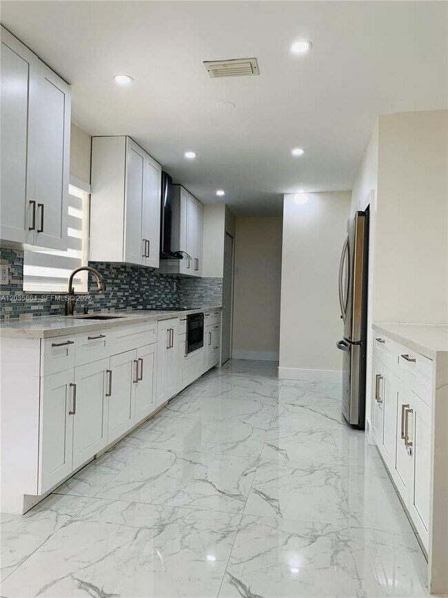 Foto del edificio - 17010 NW 53rd Ave