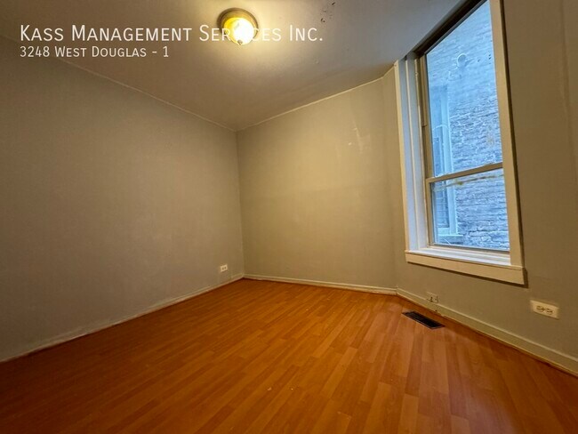 Foto del edificio - Douglas Boulevard,  Spacious 4 bed 2 bath,...