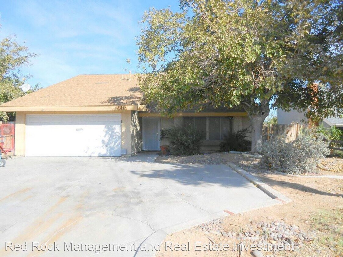 Primary Photo - 4 br, 2.5 bath House - 4414 E Flamingo Road