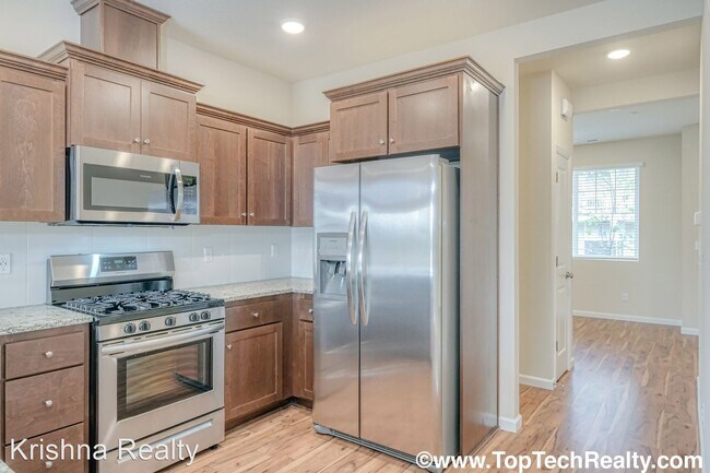 Foto del edificio - 3 br, 2.5 bath House - 15634 NW Snowbush Lane