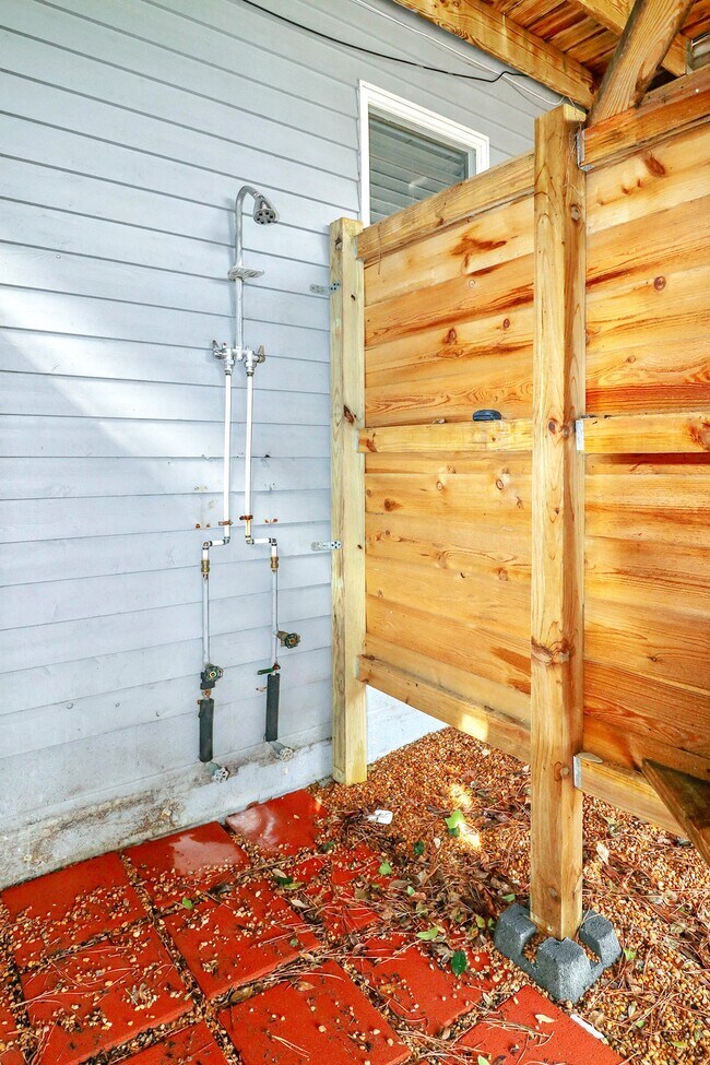 Building Photo - 216 69th St