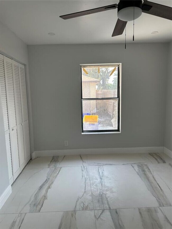 Building Photo - 1047 Goldenrod Rd