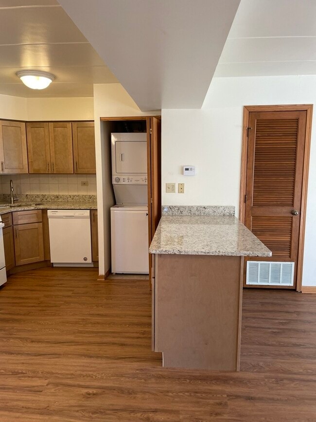 Building Photo - 9532 Minnick Ave